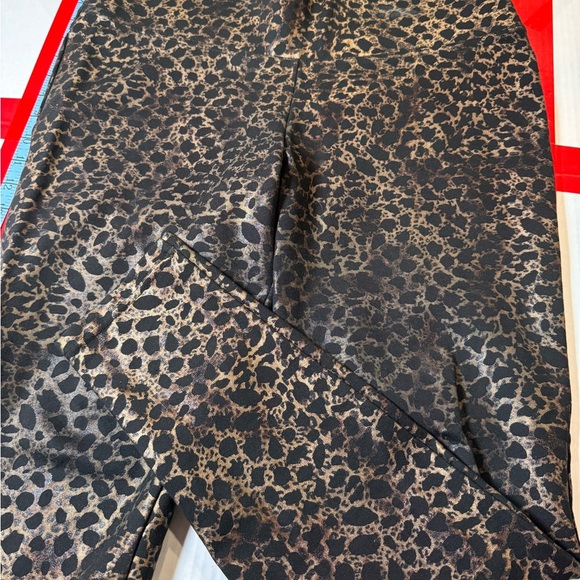 Wild Elegance Leopard Print Leggings - Picture 1 of 7